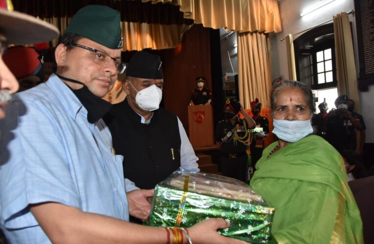 मुख्यमंत्री पुष्कर धामी ने सैनिकों, पूर्व सैनिकों एवं वीरांगनाओं को किया सम्मानित, की यह बड़ी घोषणा