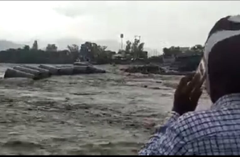 देहरादून VIDEO : रानीपोखरी में दून रूट फिर बंद, बाढ़ में बह गया वैकल्पिक मार्ग, जाम की स्थिति