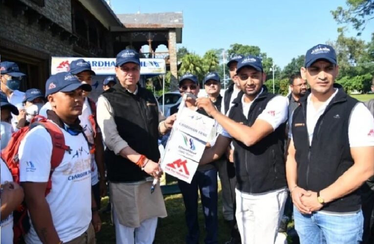 चारधाम के पुराने मार्गों को खोजने के लिए 25 सदस्यों की टीम रवाना, सीएम ने दिखाई हरी झंडी