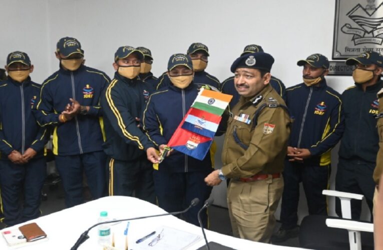 उत्तराखंड : DGP अशोक कुमार ने किया SDRF की पर्वतारोहण टीम को माउंट गंगोत्री-1 आरोहण करने पर सम्मानित