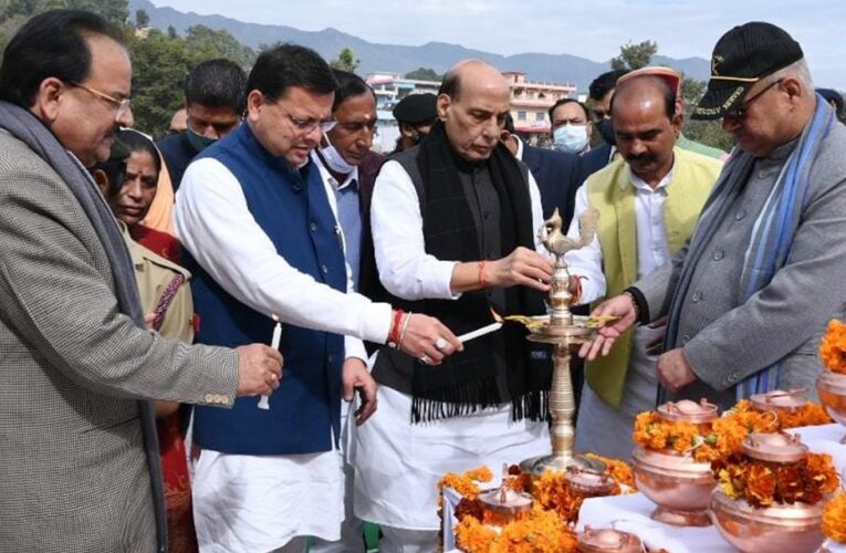 पिथौरागढ़ : रक्षा मंत्री और CM ने किया शहीद सम्मान यात्रा का शुभारम्भ, कहा- धामी कर रहे ताबड़तोड़ बैटिंग