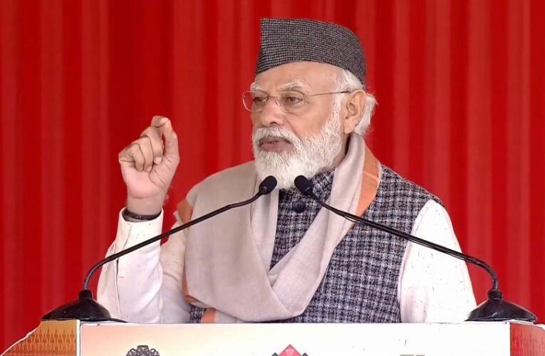 PM मोदी की कुमाऊं को बड़ी सौगात, बिन नाम लिए हरदा पर किया हमला, कहा- चाहे उत्तराखंड को लूट लो मेरी सरकार बचा लो