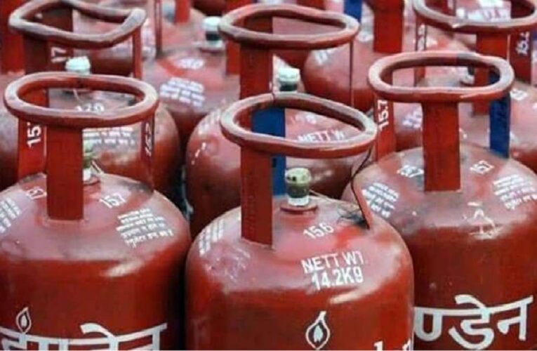 बड़ा झटका : लोग सोच रहे थे सस्ता होगा, हुआ उल्टा, सिलेंडर 100 रुपये महंगा