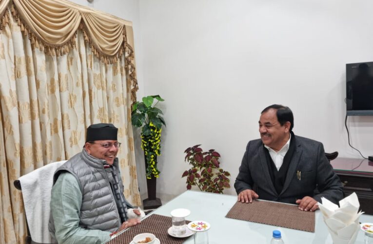 VIDEO : डिनर के टेबल पर बनी बात, हरक बोले- पुष्कर मेरा छोटा भाई, सिद्धबली बाबा और धारी देवी मां से की जीत की कामना