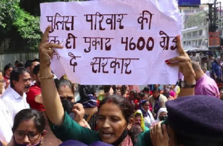 बड़ी खबर : सरकार के खिलाफ पुलिसकर्मियों ने खोला मोर्चा, अधिकारियों को दान किए रुपये, चुनाव बहिष्कार का ऐलान