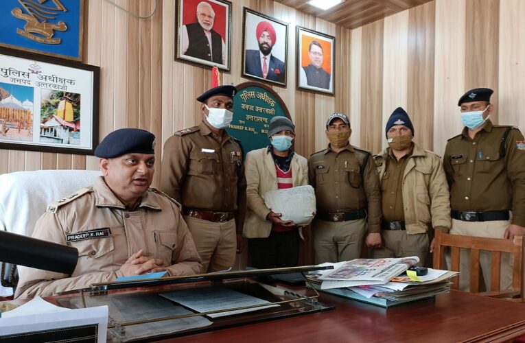 उत्तरकाशी के नए एसपी की धाकड़ बल्लेबाजी, पुलिस ने चरस की बड़ी खेप की बरामद, एसपी ने दिया 10 हजार का इनाम