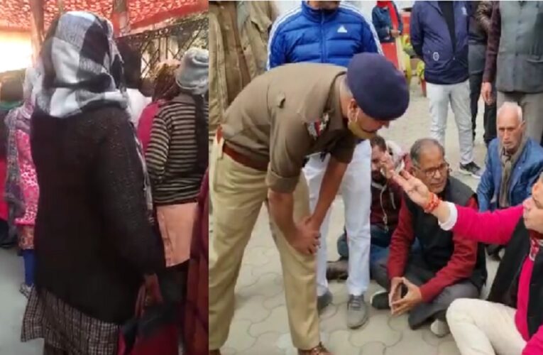 उत्तराखंड : भाजपा पर लोगों को घर में पैसे बांटने का आऱोप, video हुई वायरल, कोतवाली में धरने पर बैठे सुमित हृदयेश