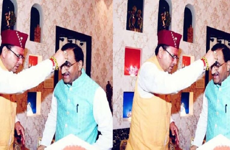 कार्यवाहक CM धामी औऱ निशंक की फोटो VIRAL, राजनीतिक गलियारों में सुगबुगाहट तेज,निकाले जा रहे कई मायने