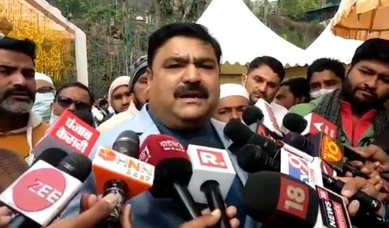 निष्कासन से भड़के अकील अहमद, कहा-उत्तराखंड में अब तो मुस्लिम यूनिवर्सिटी बनकर रहेगी, चाहे चंदा जमा करना पड़े