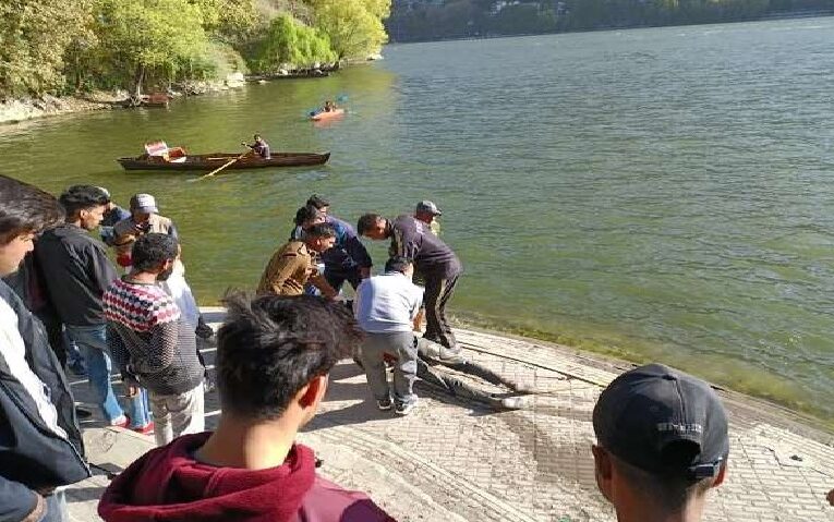 Big breaking : नैनीताल की झील में युवक का शव मिलने से सनसनी, भाई बोला- खुद करदो अंतिम संस्कार