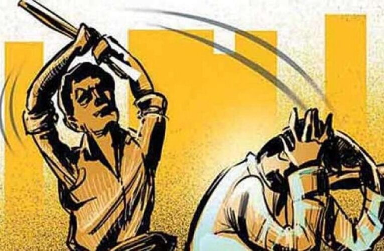 उत्तराखंड : लोहे की रॉड से अधिकारियों पर हमला, किया लहूलुहान, महिलाओं को रंग लगाने पर हुआ विवाद