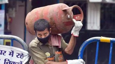 महंगाई से परेशान आम जनता को एक फिर बड़ा झटका,  खाना बनाना हआ और महंगा, बढे़ सिलेंडर के दाम