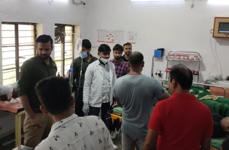 ट्रक ने कार को किया ओवरटेक, दादी-पोते समेत बेटे की मौत