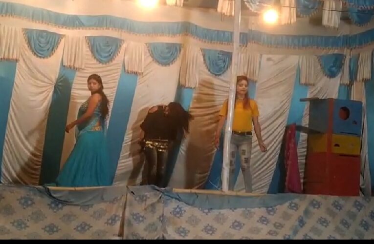 लक्सर Video : काठा पीर बाबा के मेले में जादू के नाम बार बालाओं का अश्लील डांस, ठुमके पे ठुमके