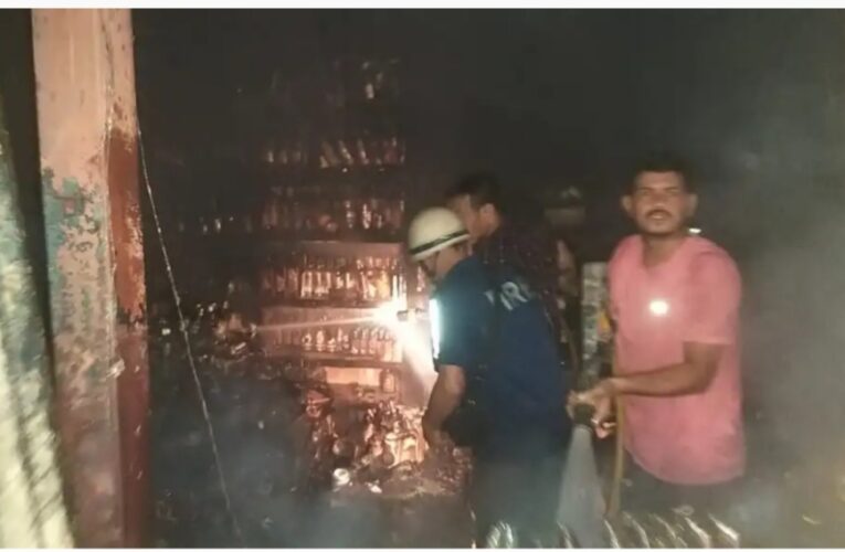 देहरादून बिग ब्रेकिंग : शराब की दुकान में लगी भीषण आग, लाखों का माल जलकर खाक