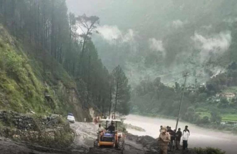 मौसम अपडेट(उत्तराखंड) राज्य में भारी बारिश. राजमार्ग बाधित. नौ जनपदों के लिए अलर्ट जारी।।