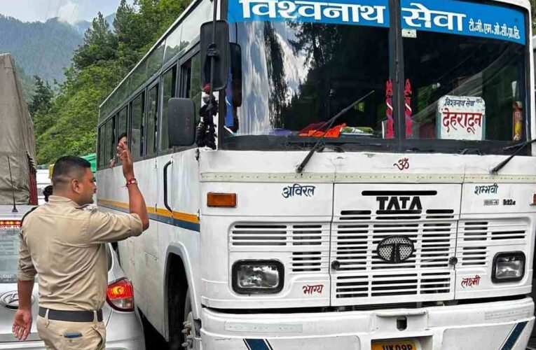 भूस्खलन से नन्दप्रयाग के समीप बद्रीनाथ हाईवे बंद,वैकल्पिक मार्ग से कराई गई वाहनों की आवाजाही