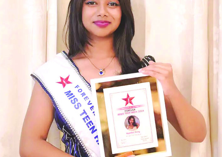 फॉर एवर मिस टीन इंडिया सिटी फिनाले में नंदिनी गर्ग ने मिस टीन हरिद्वार का खिताब जीता