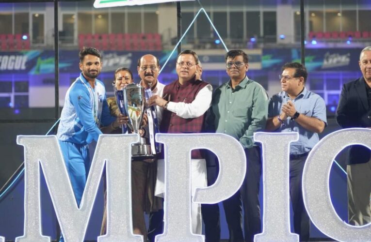 Uttarakhand: यूएसएन इंडियन बनी उत्तराखण्ड प्रिमियर लीग की विजेता, सीएम ने प्रदान की ट्राफी
