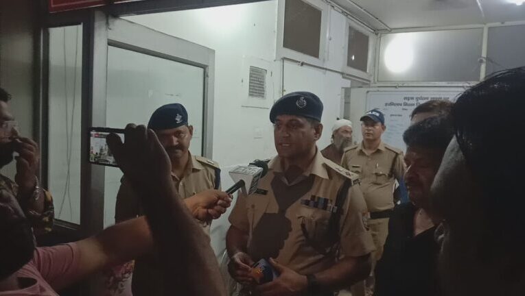 बालाजी शोरूम डकैती में शामिल बदमाश मुठभेड़ में मारा गया