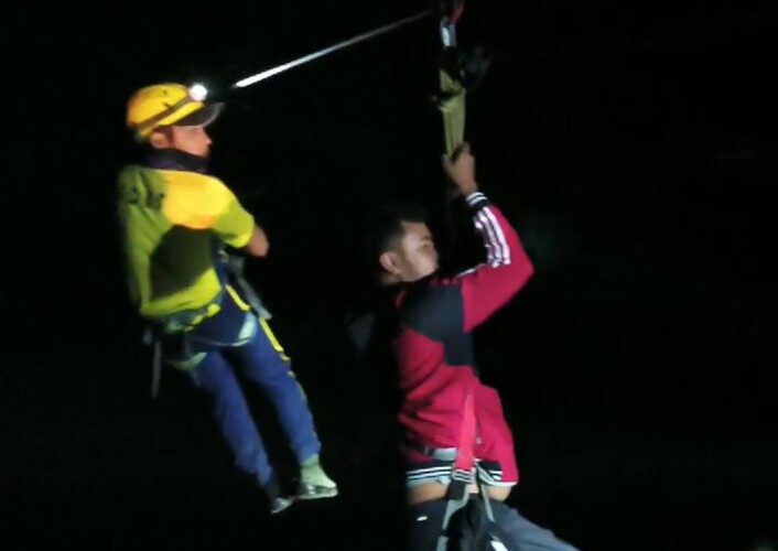 (उत्तराखंड) मंदाकिनी नदी की तेज धार के बीच ट्रॉली में फंसा युवक, रात्रि मे SDRF का बड़ा रेस्क्यू अभियान